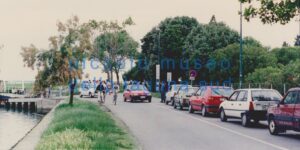 Imbarco dei mezzi sul ferry-boat a Santa Maria del Mare (1995)